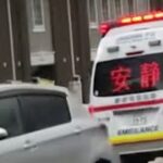 【金沢市消防局 】 緊急走行中の救急車。後続のドライバーに搬送中をアピール。