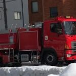 【金沢市消防局 】 火災発生。現場へと緊急走行する消防車両。