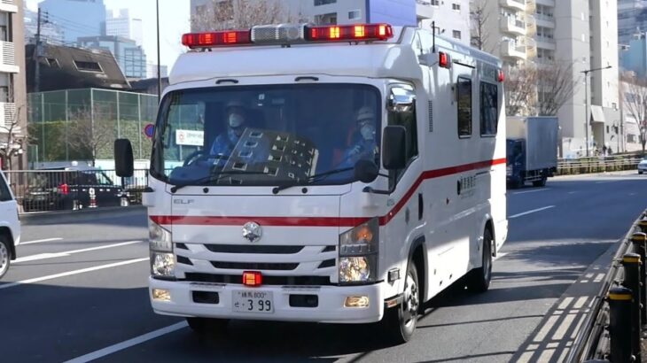 【救急車】赤信号の交差点を緊急走行で左折する特殊救急車Ⅲ型「トライハート」