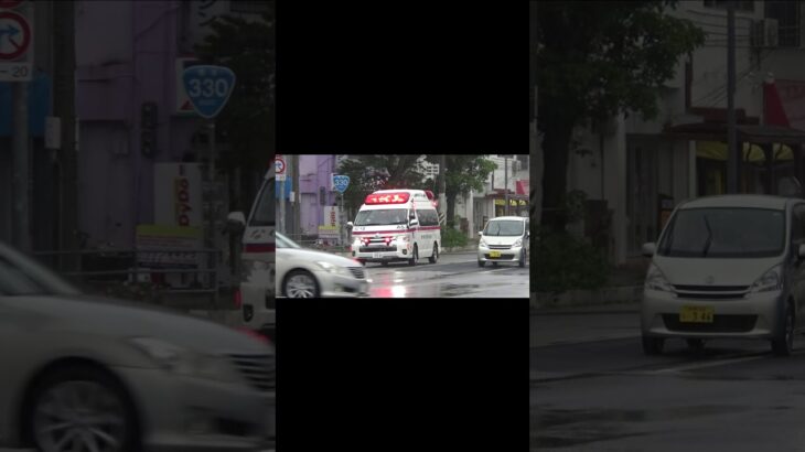 【緊急走行】雨の交差点を対向車線から左折する救急車と消防車
