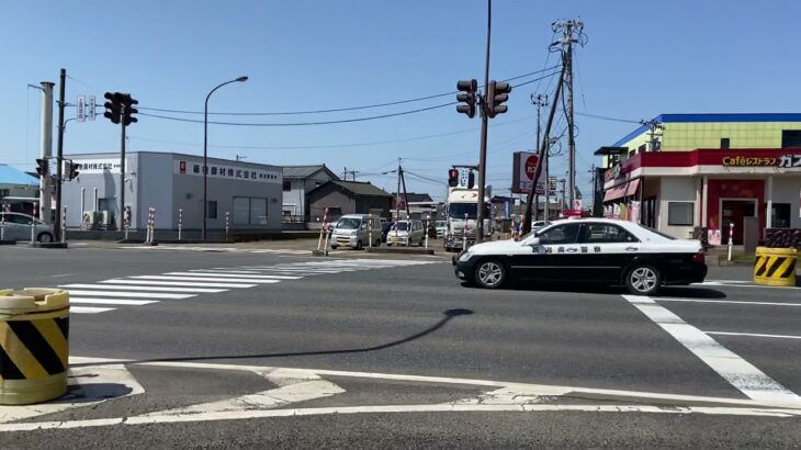 新潟県警察　180系クラウンパトカー　緊急走行