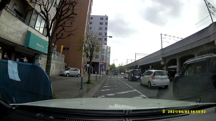 【緊走】赤上げの瞬間！ 210系クラウン覆面パトカー が横断歩道者等妨害を取り締まり 神奈川県警 交通機動隊 サイレン吹鳴