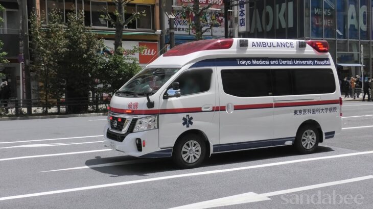 日産 NV350 CARAVAN東京医科歯科大学病院救急車。Ambulance of the Tokyo Medical and dental University Hospital.