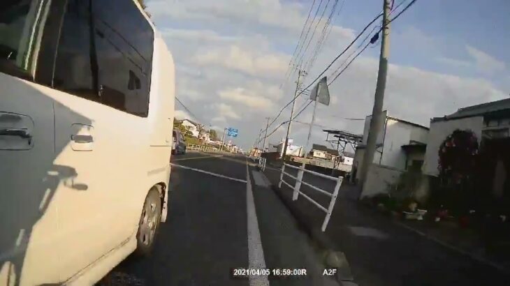 究極のあおり運転が日本で現れた！運転手は女！！！悪質すぎる