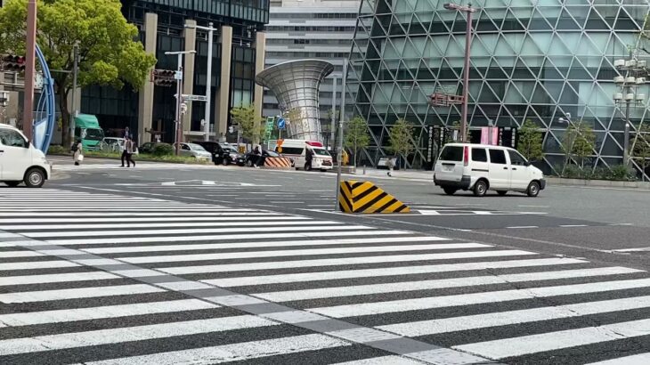 【緊急走行】タクシーの好判断で救急車が赤信号突破!!