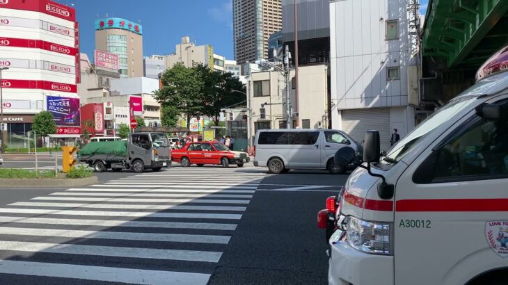 モータサイレン音がいい！緊急走行中の東京消防庁救急車