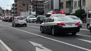 【岡山西警察署】マイクパフォーマンスとパッシングで迫力ある緊急走行　210系クラウンロイヤルパトカー