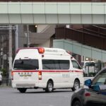 【救急車】慎重に谷原交差点を緊急走行で右折する東京消防庁の救急車