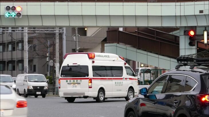 【救急車】慎重に谷原交差点を緊急走行で右折する東京消防庁の救急車