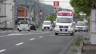 緊急走行で傷病者を運ぶ救急車