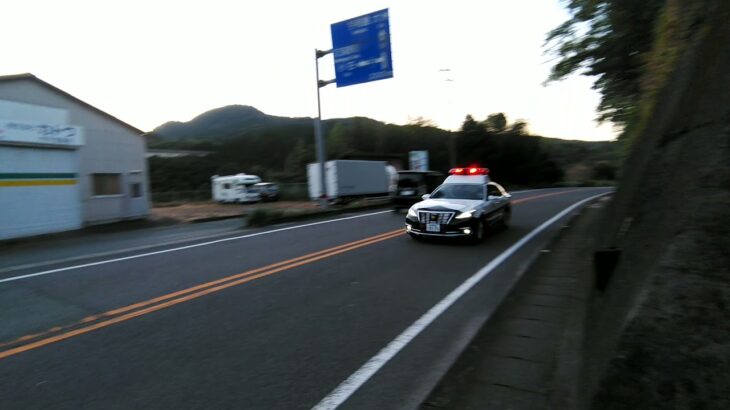 愛媛県警察 ２１０クラウンパトカー緊急走行