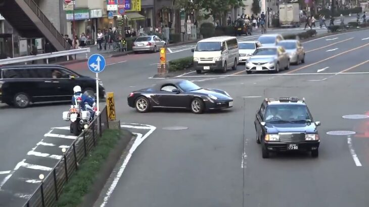 【緊急走行】白バイUターンで違反車の背後にピタリ!!