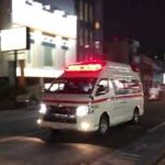大阪サイレンとパトライトの救急車が2台連続で緊急走行