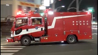 深夜の停電 まっ暗な東京　巡回する覆面パトカー　緊急走行の救助車