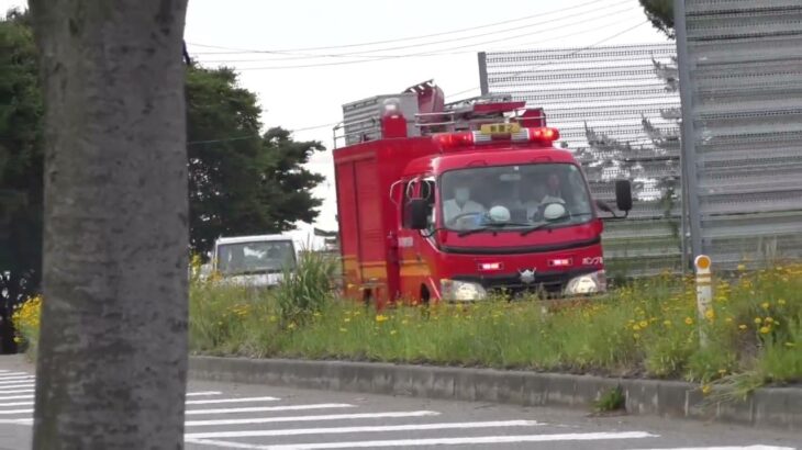 秋田市消防本部　ポンプ車緊急走行