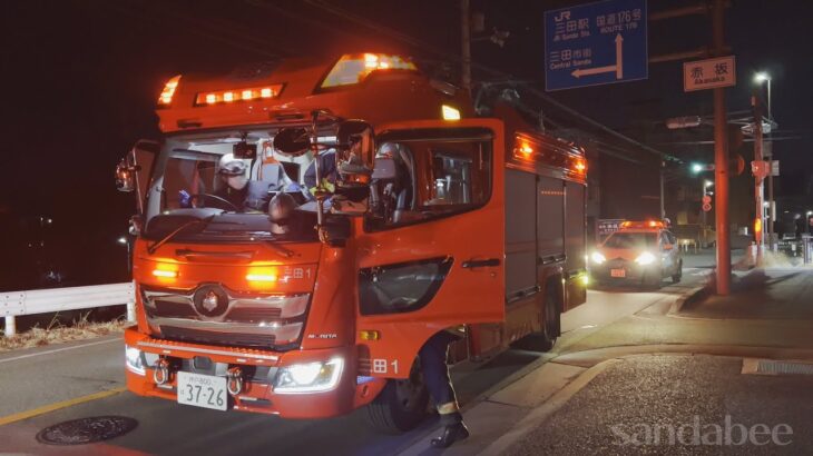 深夜の緊急走行三田市消防本部レスキュー車とポンプ車