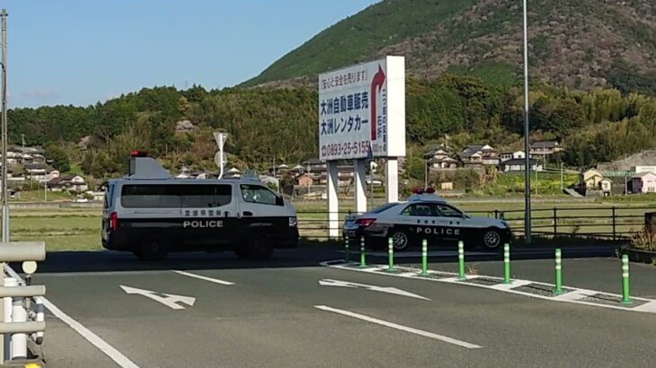 愛媛県警察　大洲警察署パトカー緊急走行から出動シーンへ