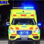 region halland HALMSTAD AMBULANS 9120 i utryckning rettungsdienst auf Einsatzfahrt 緊急走行 救急車
