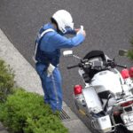【知らないじゃ済まされない！】何かを感じた白バイ、その直後に後方から三輪バイクが現れ通行禁止を取締る！Japanese Motorcycle police