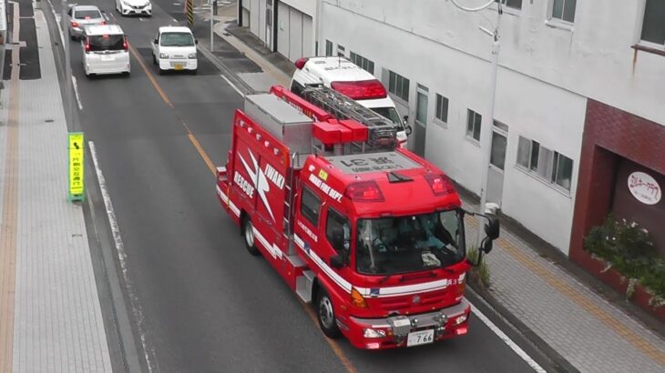 【いわき市消防本部】帰署途中で連絡が入り、緊急走行を開始する救急車（浜51)と帰署する救助工作車（浜31)。