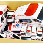 【トミカ】救急車(ミニカー)がサイレン音を鳴らしながら緊急走行！はたらくくるま｜Ambulance Emergency Run! Toy cars slide