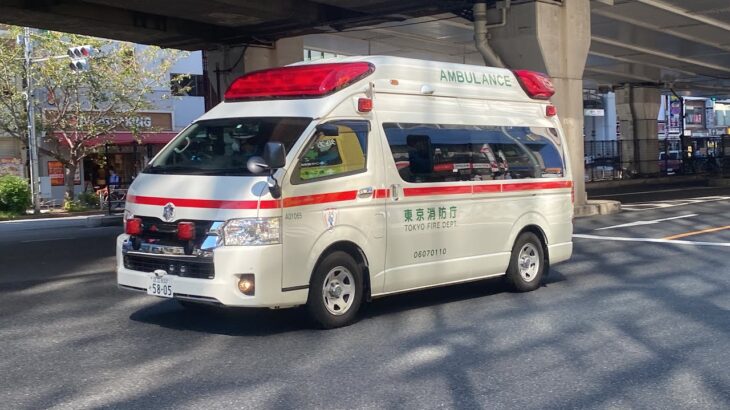 【歩行者・救急車譲ってあげてー！】東京消防庁・救急車・緊急走行。　秋葉原付近。