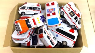 救急車のミニチュアカーが緊急走行☆おもちゃの車の紹介そして坂道を走る