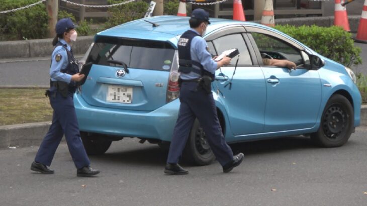 【全開の窓から腕出し】不貞腐れてんのか？日頃からそういう態度で運転してるから一時停止も碌に守れず警察官から停止命令を受ける違反者！