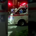 #日本 #サイレン #救急車 赤信号無視通過😁救急車の緊急走行🐱