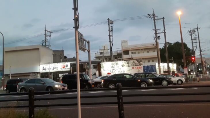 沖縄県警パトカー緊急走行マイクパフォーマンス