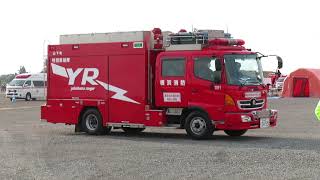 第6回緊急消防援助隊全国合同訓練で緊急走行する消防車たち