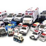 坂道走る走る 救急車とパトカーのミニカー （緊急走行まとめ）A mini car of an ambulance and a police car that runs on a slope
