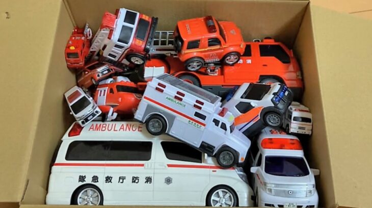 救急車と消防車のミニカーが坂道を緊急走行テスト！Minicars of ambulance and fire engine are emergency driving test!