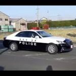 緊急走行をする静岡県警察の210系クラウンパトカー