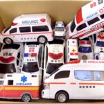 救急車とパトカーのミニカーが坂道を緊急走行。サイレンなる！Minicars of ambulance and police car run urgently