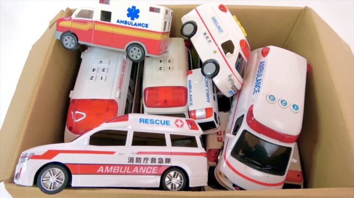 救急車のミニカーを箱にまとめサイレン鳴らし緊急走行！Put the ambulance minicar in a box and run on the slope!
