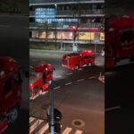 消防車🚒救急車　消防車2台　緊急出動　火災現場へ　道を譲らない車に　止まってください！止まってください！道を譲ってくださいと連呼する隊員さん！！西1西2 #緊急出動 #緊急走行 #ポンプ車#新宿