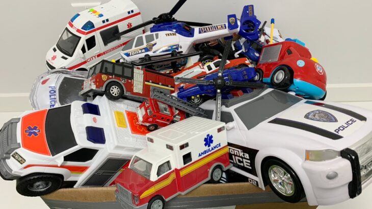 アメージング救急車、パトカー、消防車がミニカースロープを緊急走行！サイレン、サイレン！サイレンを鳴らせ！Ambulance, Police Cars, Fire Truck Minislope Run