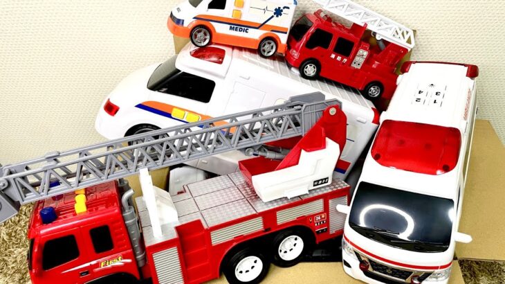 救急車と消防車のミニカーが坂道を走る。緊急走行テスト Ambulance and fire engineminicars run on a slope. emergency driving test.