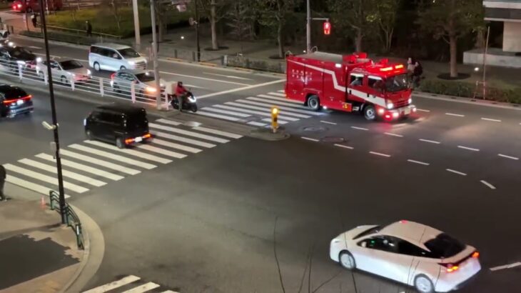 救急車　レスキュー　救助工作車　指揮車トライハート緊急走行！！対向車線を通行します！！止まってお待ちください！！#新宿 #レスキュー#レスキュー隊員#東京消防庁 #緊急走行 #緊急出動 サイレンあり！