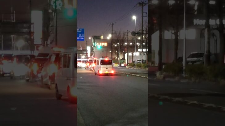 川崎市消防局ヘリコプターと救急車緊急走行