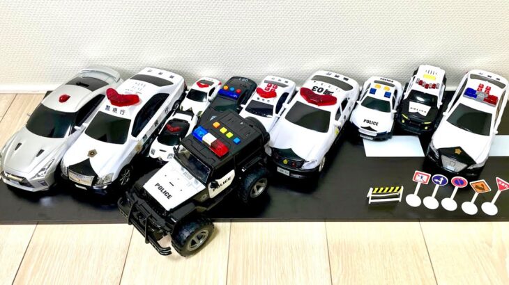パトカーのミニカーをチェック！サイレン鳴らして坂道緊急走行テスト Police minicars inthe box. Check and run test ! Car toys.