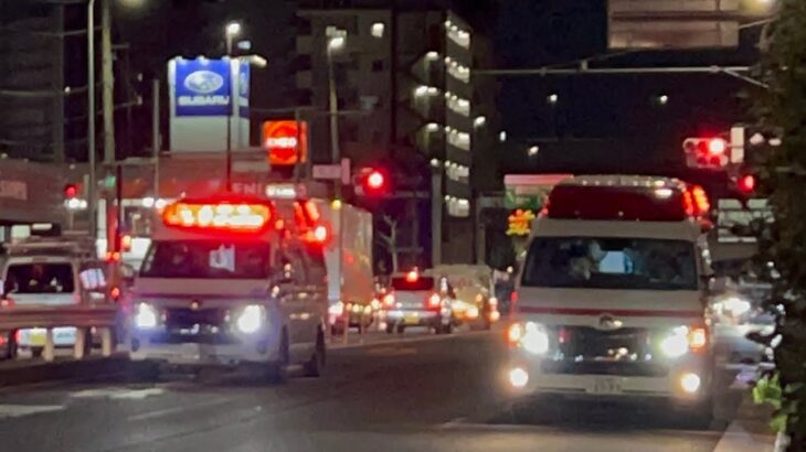 【東京消防庁】救急車・同士並ぶ。緊急走行＆停車中。