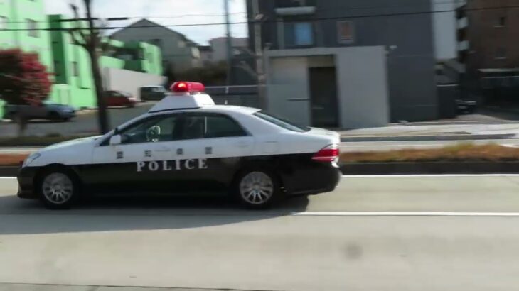 愛知県警察 トヨタ200系クラウンパトカー 緊急走行