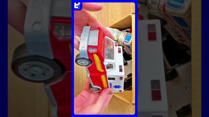 おもちゃの救急車がゲームの中で緊急走行｜A toy ambulance makes an emergency run in the game.