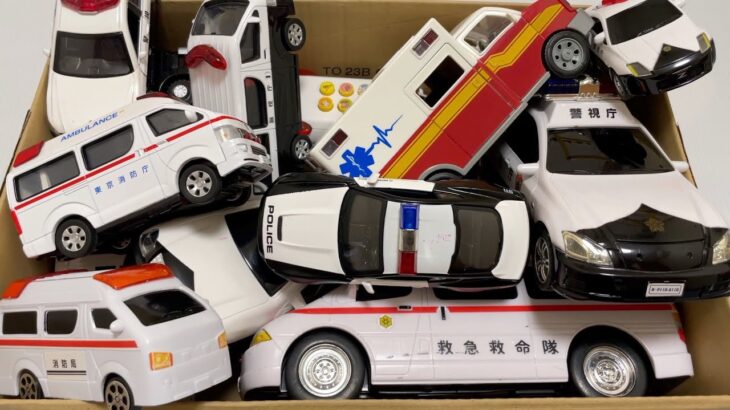 救急車とパトカー（ミニカー）が緊急走行！サイレン！Ambulance and police car (miniature car) driving in emergency! Sirens!