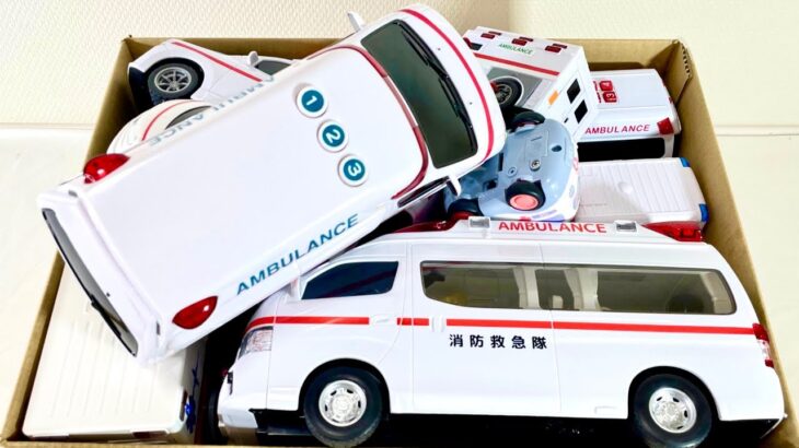 救急車のミニカーが緊急走行するよ！サイレン鳴らして走らせよう☆ Ambulance minicar runs urgently!Sounds the siren and runs.