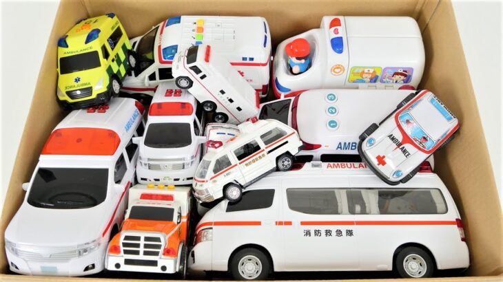救急車のミニカーが坂道を緊急走行☆サイレン音あり An ambulance minicar is running on a slope ☆There is a siren sound.