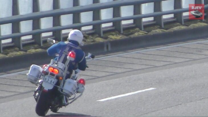 完全に死角に入って見事に検挙する神奈川県警の白バイ🚨 驚愕の取り締まりテクニックをご覧あれ！