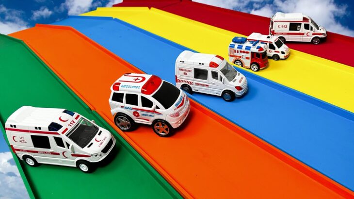 救急車のミニカーが盛りだくさん！チェックして緊急走行テスト☆A lot of ambulance minicars in the box ! Emergency driving test